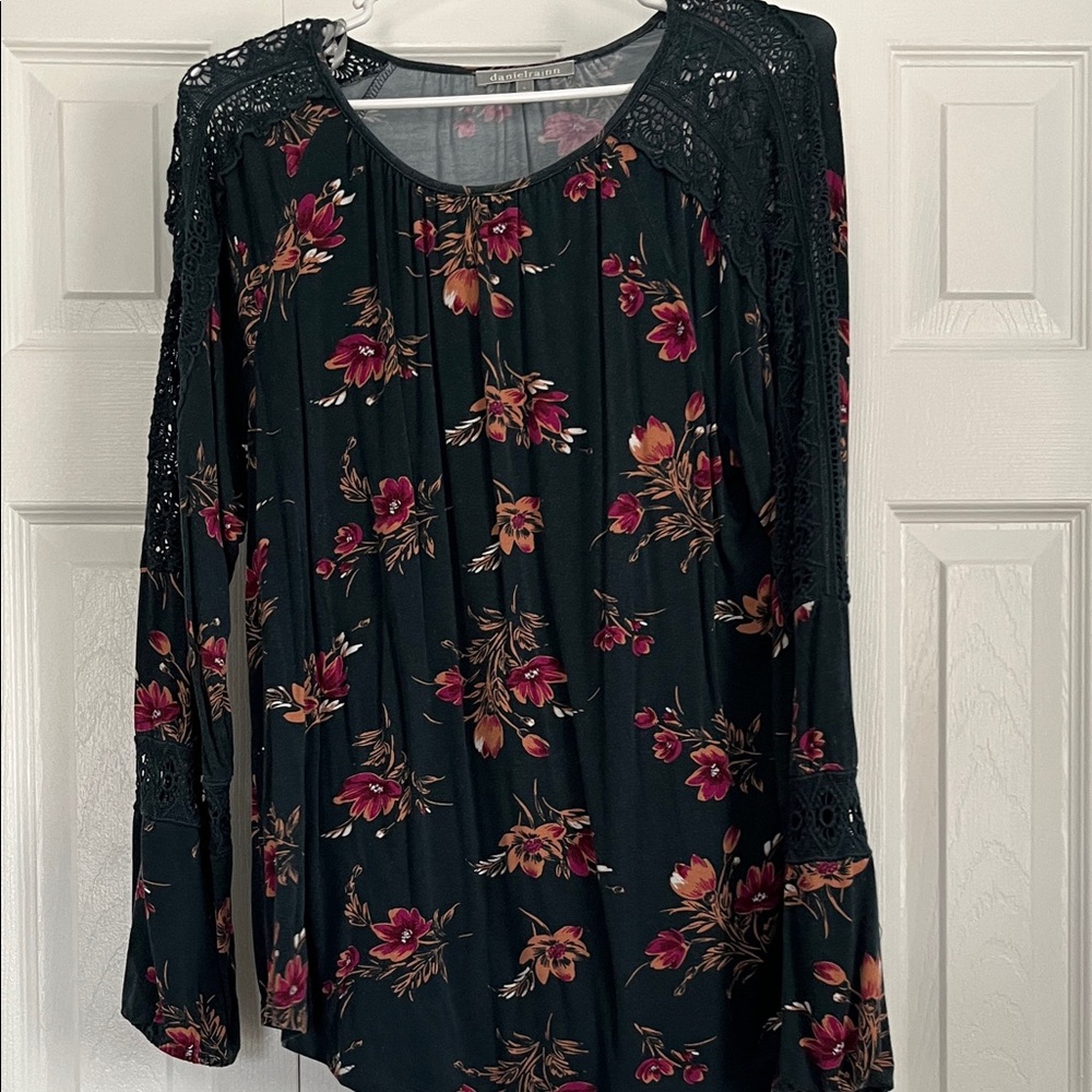 Floral Lace Sleeve Top